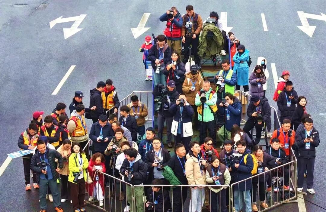 我是记者·我在现?。と巳毡ㄊ泳跏悠挡?025记者节特别策划