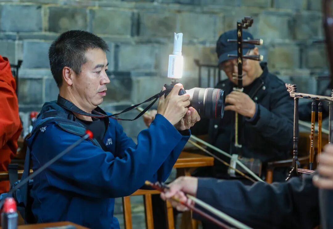 我是记者·我在现?。と巳毡ㄊ泳跏悠挡?025记者节特别策划