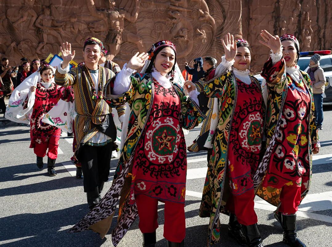 非遗巡游庆羌年