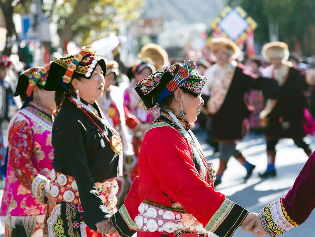 非遗巡游庆羌年