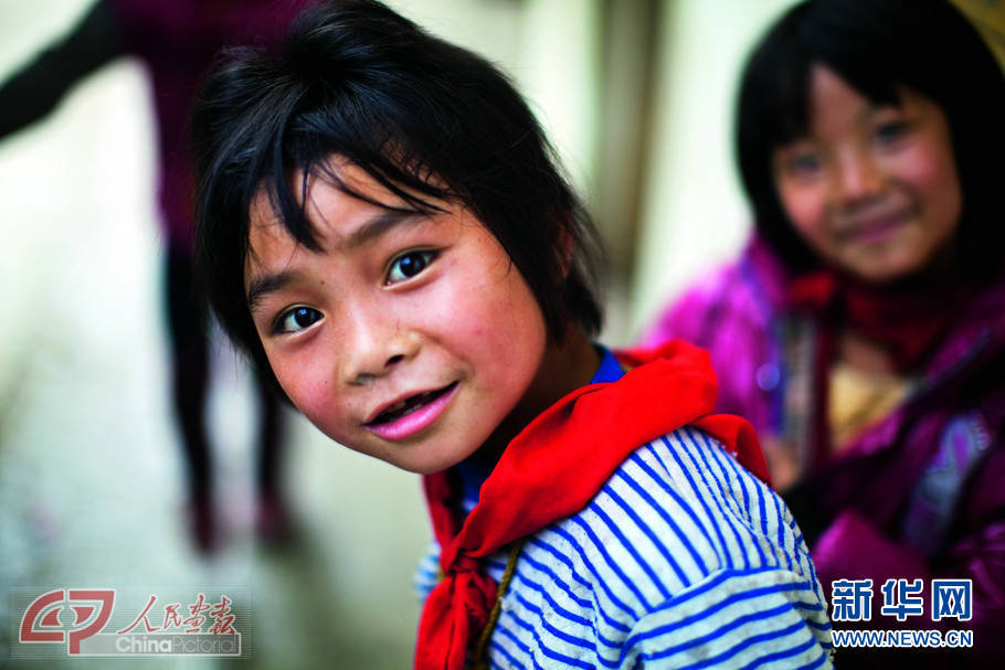 这些孩子大多跟年迈的爷爷奶奶生活在一起，更有一些从小就无依无靠独自长大