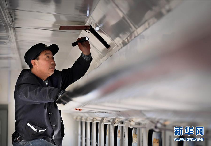 （走基层 听民声）（2）棉农列车的“暖车人”