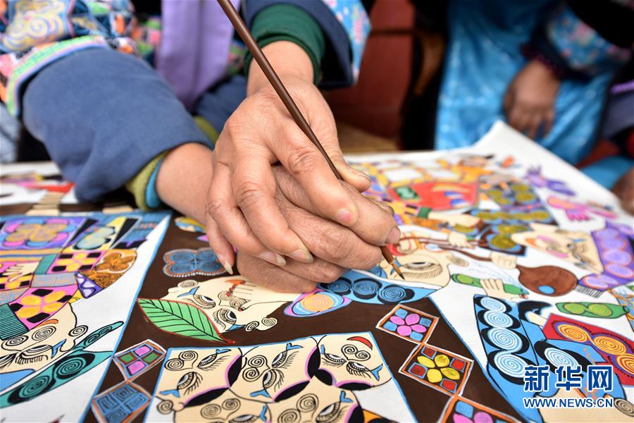 #（社会）（2）贵州龙里：苗族“画师”的30年苗画情怀