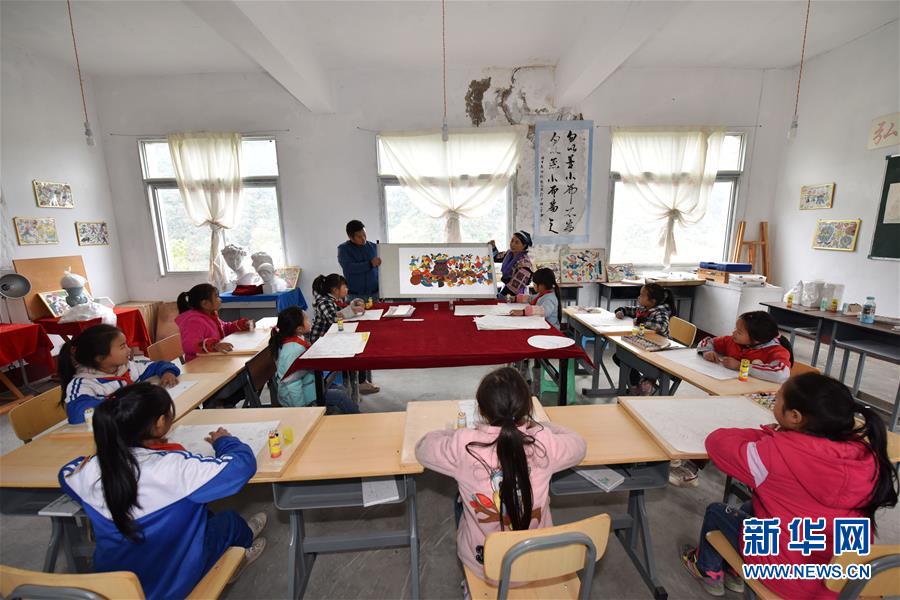 #（社会）（5）贵州龙里：苗族“画师”的30年苗画情怀