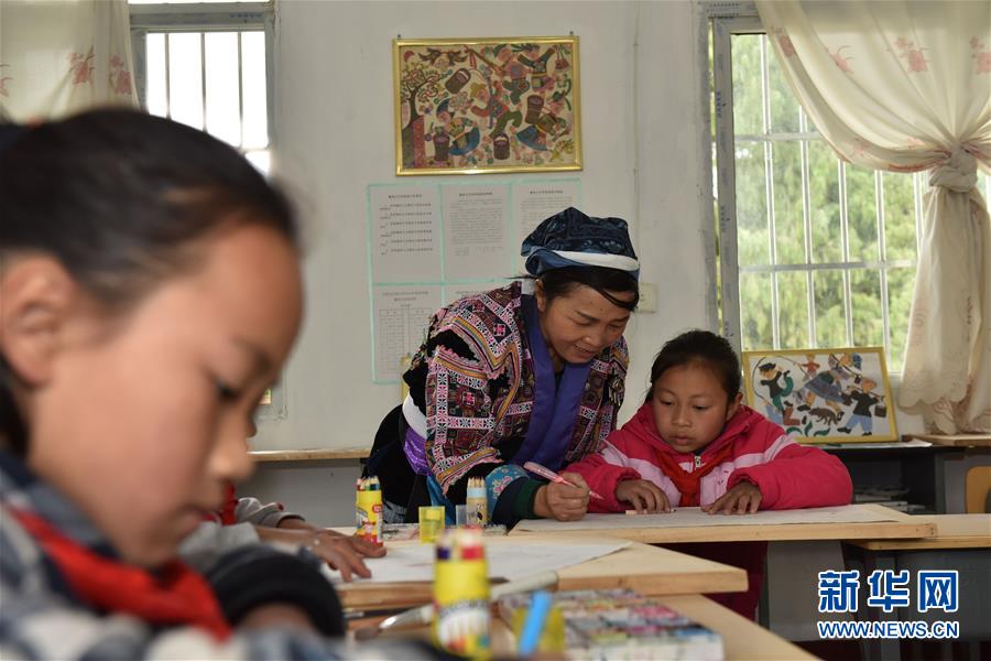 #（社会）（6）贵州龙里：苗族“画师”的30年苗画情怀