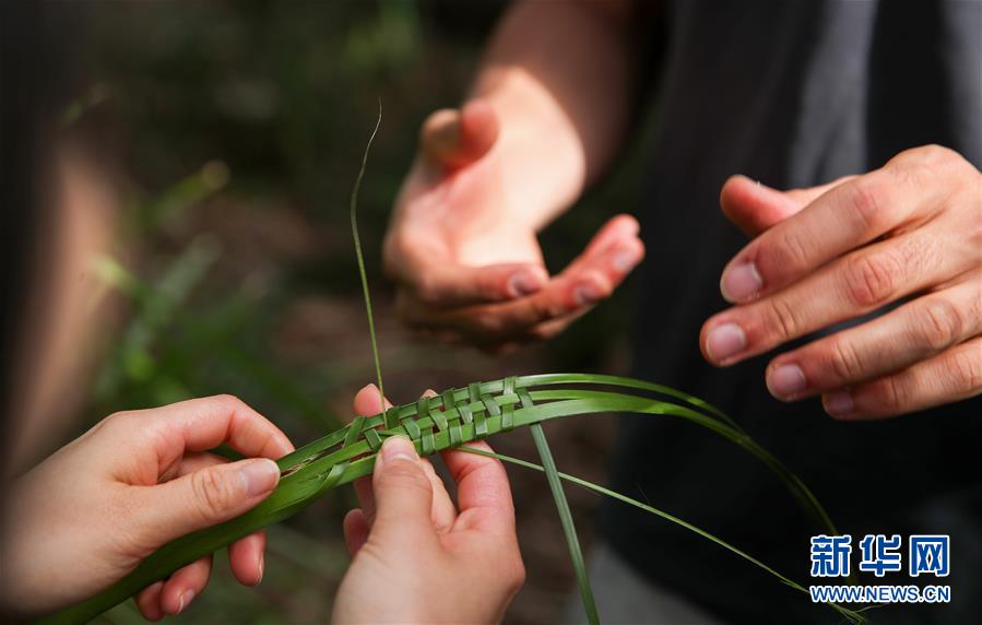 （国际·图文互动）（4）通讯：繁华都市中的原住民文化守望者