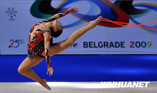 7月9日，中国选手丁一丹在个人资格赛绳操比赛中。当日，在贝尔格莱德举行的第25届世界大学生运动会艺术体操比赛开赛。