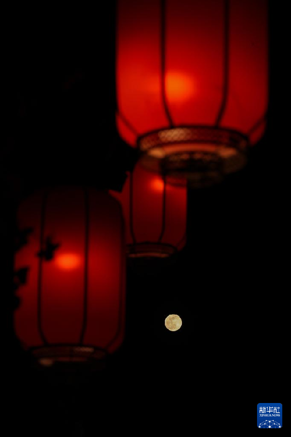 镜头聚焦:2021年最后一轮满月现身夜